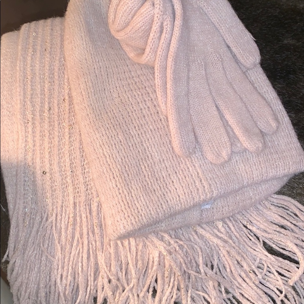 Scarf beanie & gloves NWT